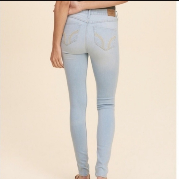 Hollister | Light Wash Skinny Jeans | Size 1S - Picture 2 of 7